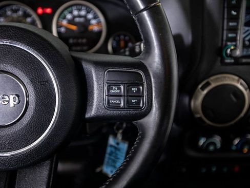 Used 2017 Jeep Wrangler Unlimited Sahara image 34