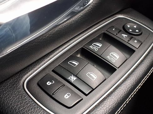 Used 2023 RAM 1500 Laramie AWD/4WD image 16