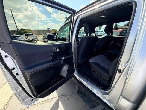Used 2022 Toyota Tacoma TRD Off-Road w/ Technology Package AWD/4WD image 21