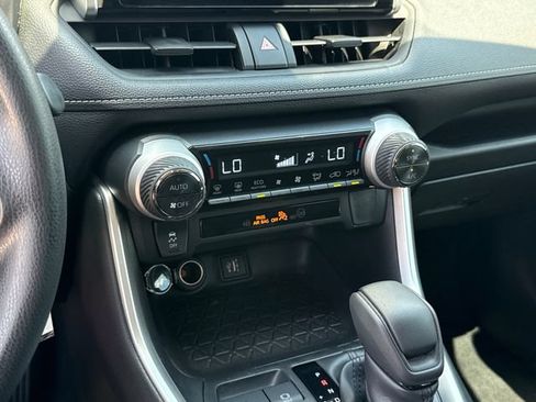 Used 2023 Toyota RAV4 LE AWD/4WD image 23