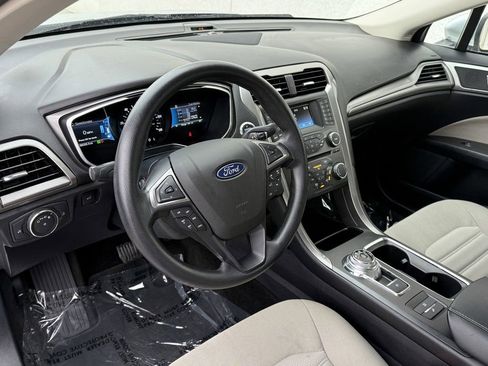 Used 2018 Ford Fusion S image 16