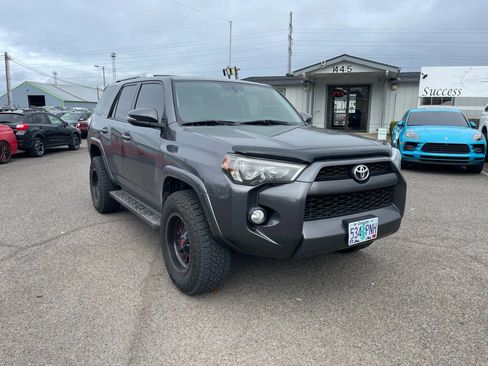 Used 2018 Toyota 4Runner SR5 Premium AWD/4WD image 1