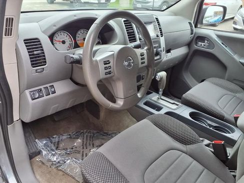 Used 2018 Nissan Frontier SV image 4