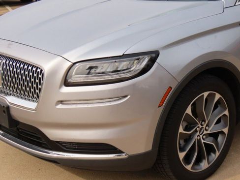 Certified 2022 Lincoln Nautilus Reserve w/ Luxury Package image 3