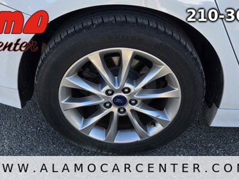 Used 2017 Ford Fusion SE image 14