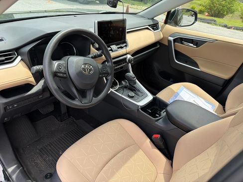 Used 2025 Toyota RAV4 XLE w/ Convenience Package AWD/4WD image 13