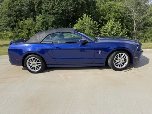 Used 2014 Ford Mustang Premium w/ Equipment Group 202A RWD image 5