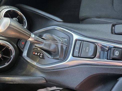 Used 2017 Chevrolet Camaro LT w/ Technology Package image 9