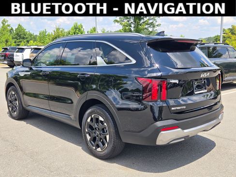 Used 2025 Kia Sorento S w/ Panoramic Sunroof Package FWD image 5