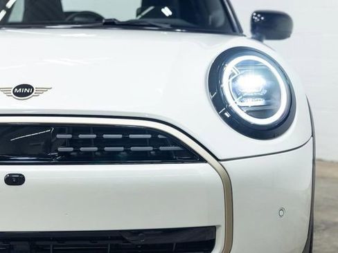 Certified 2025 MINI Cooper 2-Door Hardtop image 8