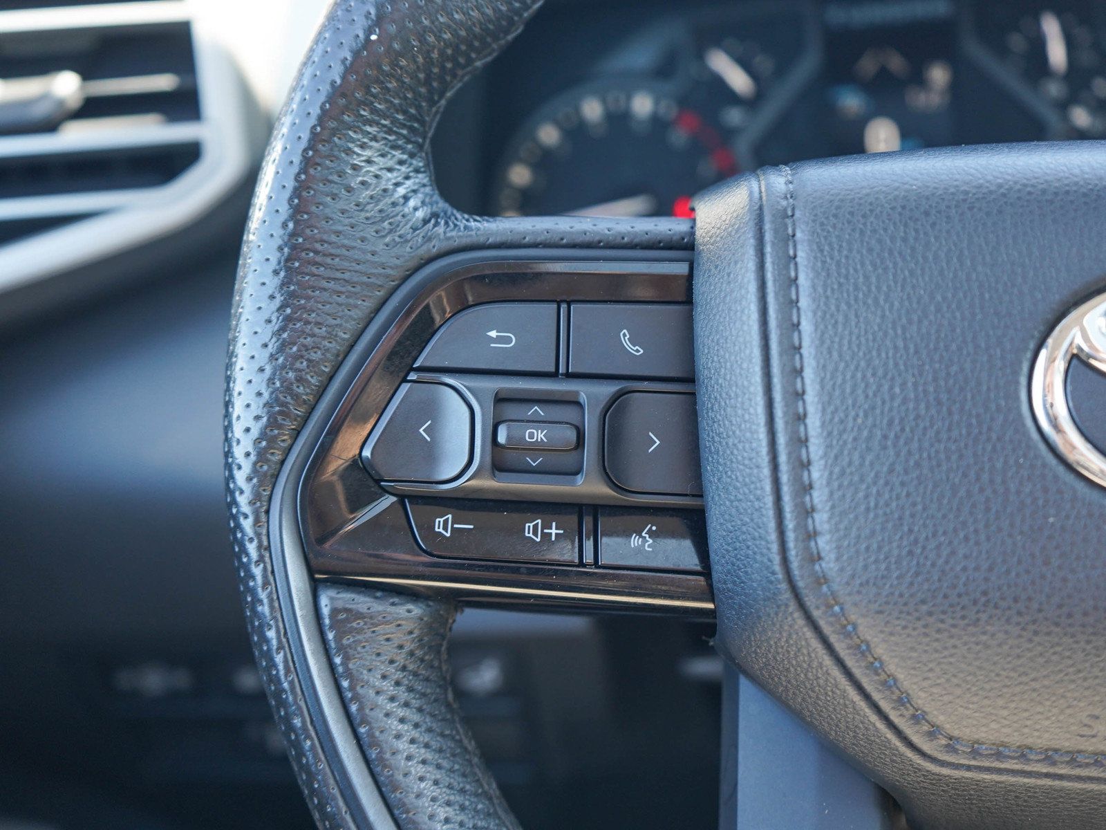 Used 2022 Toyota Tundra Limited AWD/4WD image 25