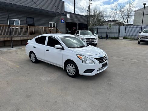 Used 2017 Nissan Versa S Plus image 11