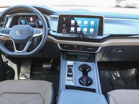 Used 2025 Volkswagen Atlas Cross Sport SE image 13