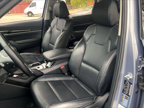 Used 2025 Kia Telluride S image 8