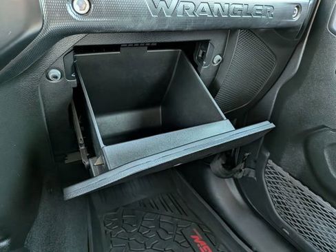 Used 2021 Jeep Wrangler Unlimited Rubicon AWD/4WD image 24