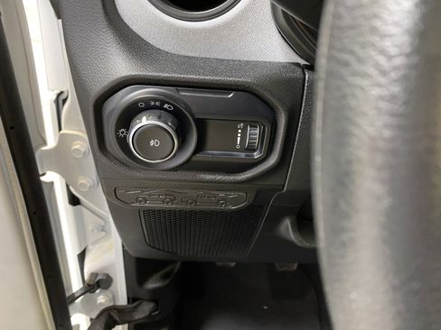 Used 2025 Jeep Wrangler Sport image 33