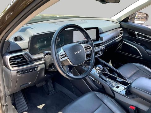Used 2025 Kia Telluride S FWD image 16