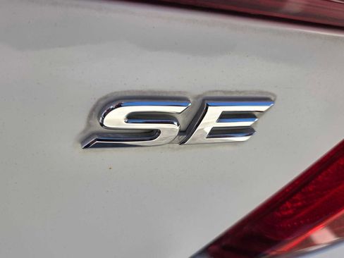 Used 2014 Toyota Camry SE w/ Leather Package FWD image 17