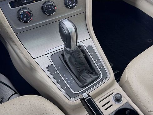 Used 2015 Volkswagen Golf TDI SE image 17