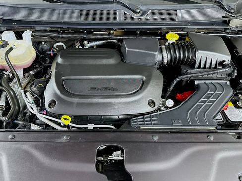 Used 2025 Chrysler Pacifica Limited FWD image 40