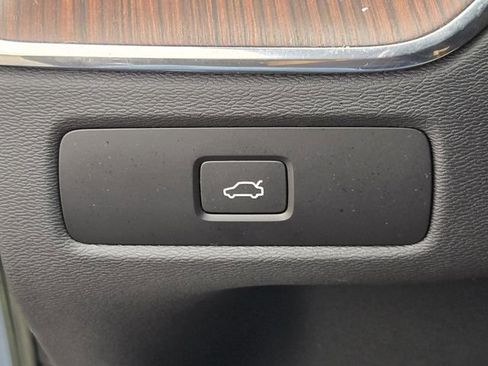 Certified 2023 Volvo XC60 B5 Ultimate w/ Protection Package Premier AWD/4WD image 29