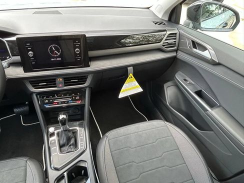 New 2026 Volkswagen Taos SE FWD image 11