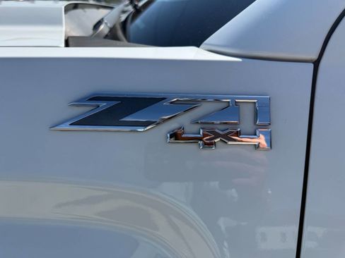 Used 2017 GMC Sierra 1500 SLT w/ SLT Premium Package image 19