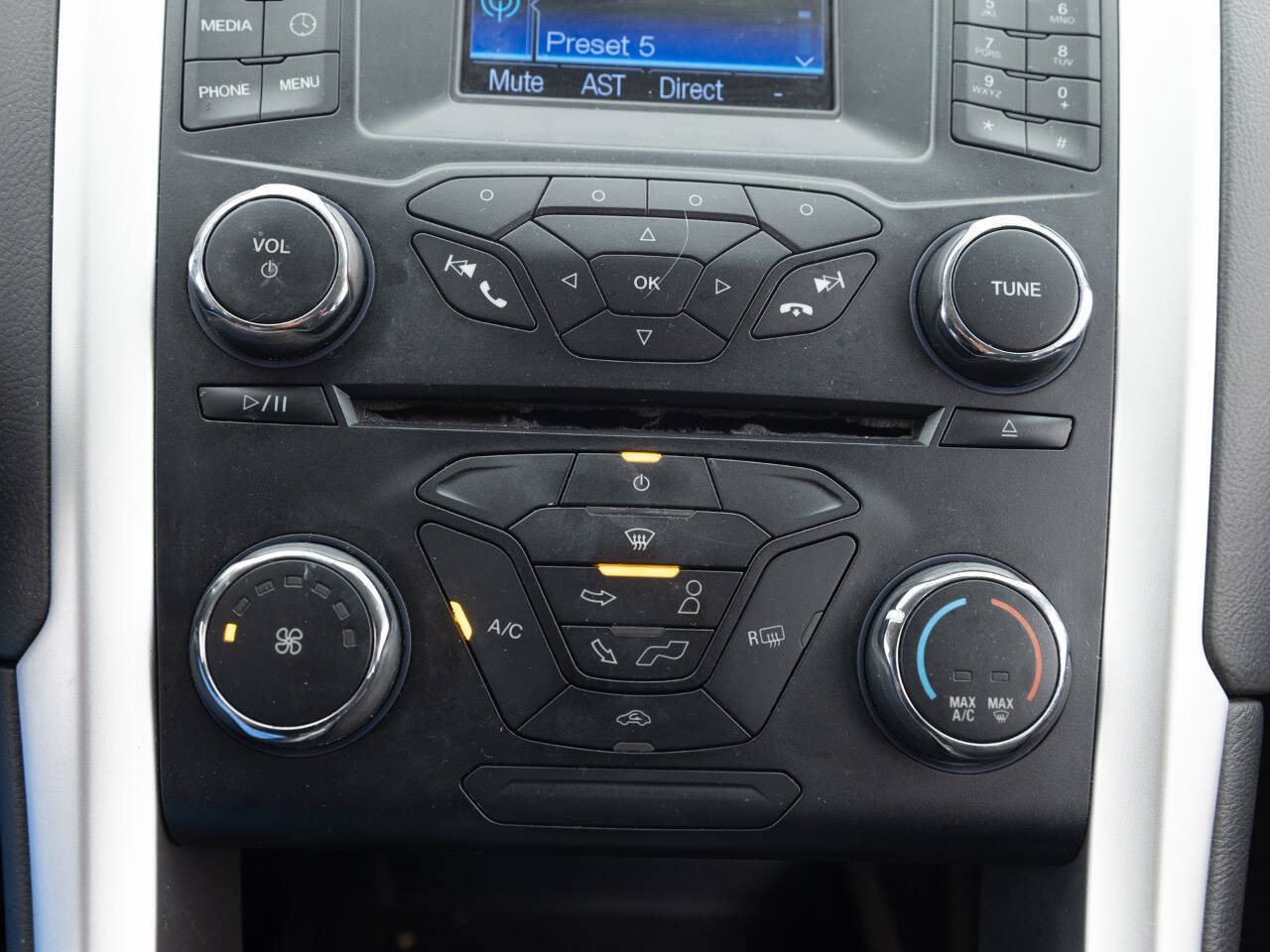 Used 2014 Ford Fusion SE FWD image 32
