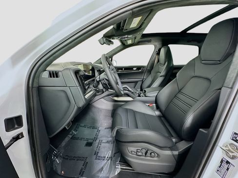 New 2026 Porsche Cayenne Turbo AWD/4WD image 5