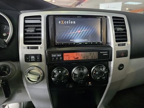 Used 2006 Toyota 4Runner SR5 AWD/4WD image 21