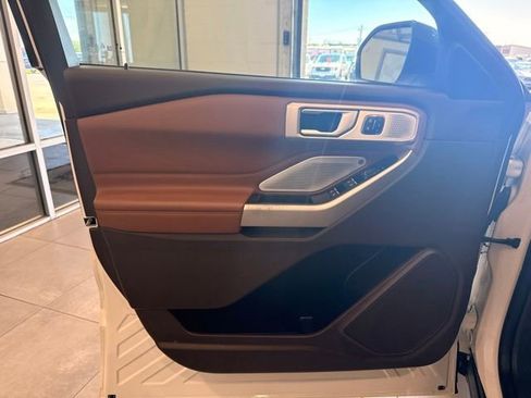 Used 2023 Ford Explorer King Ranch w/ Technology Package AWD/4WD image 13