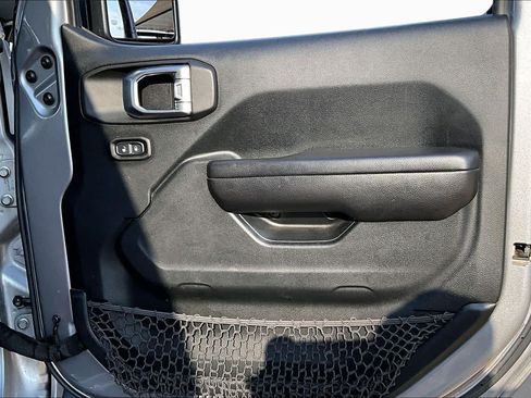 Used 2018 Jeep Wrangler Unlimited Sport S AWD/4WD image 25