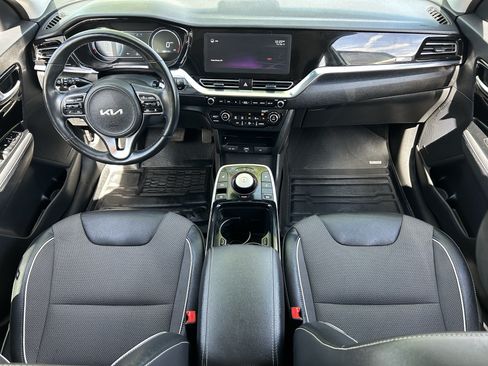 Used 2022 Kia Niro EX w/ Cold Weather Package FWD image 13
