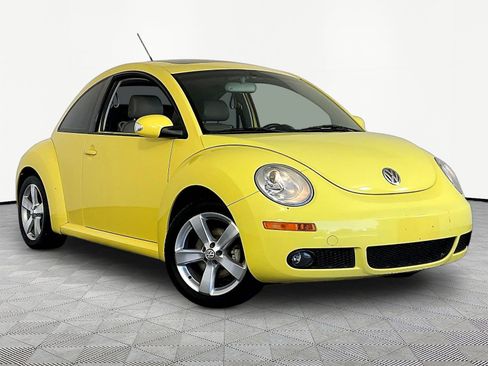 Used 2006 Volkswagen Beetle TDI Coupe w/ Package 2 FWD image 3