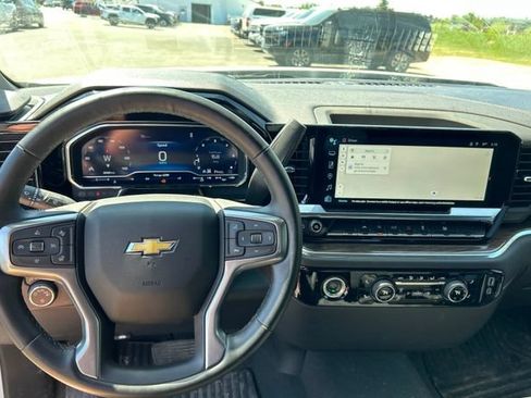 Used 2023 Chevrolet Silverado 1500 LT AWD/4WD image 6