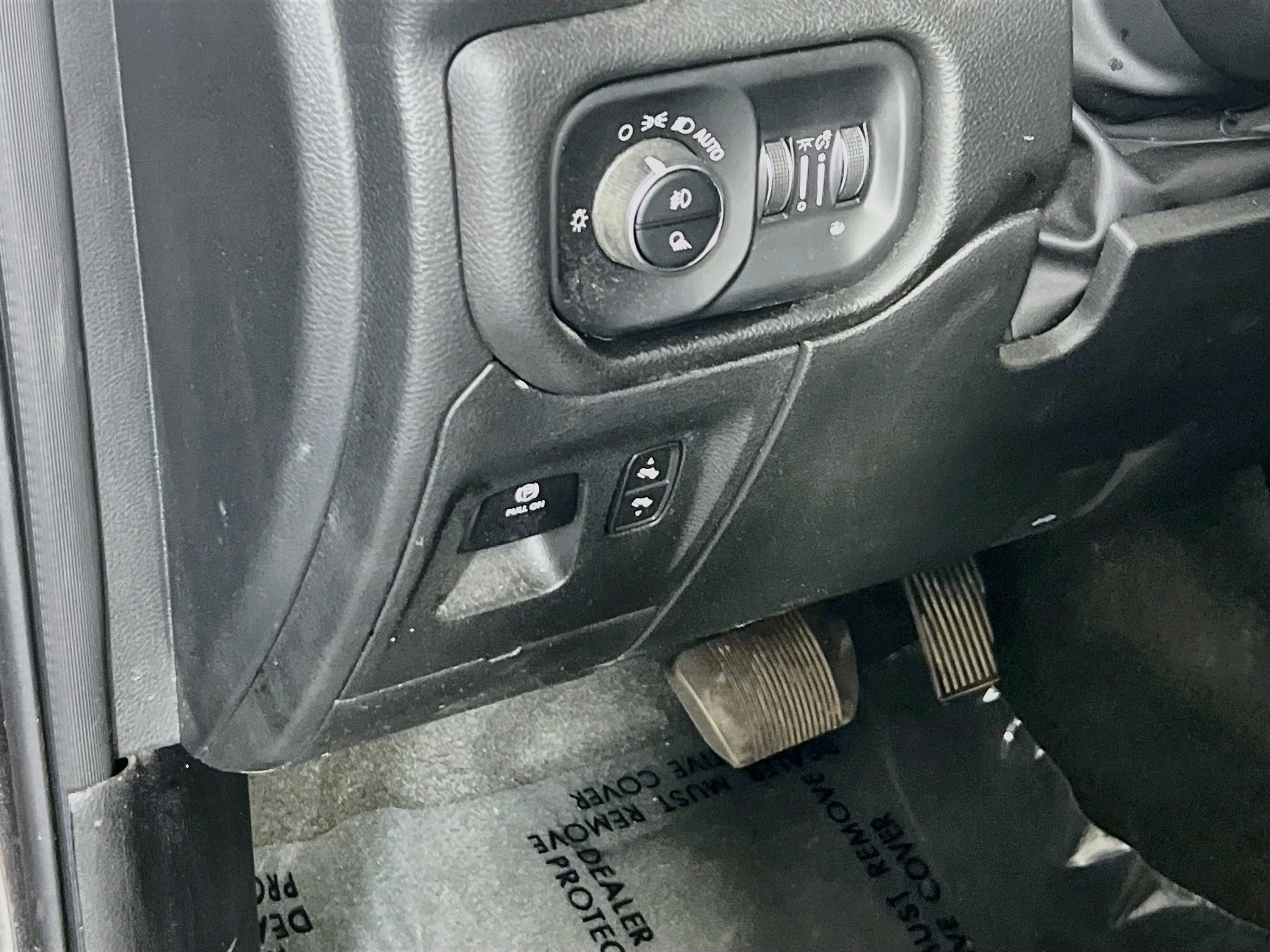 Used 2023 RAM 1500 Laramie AWD/4WD image 10