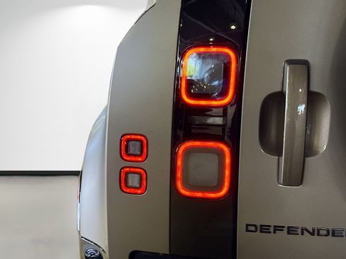 New 2026 Land Rover Defender 110 X-Dynamic SE AWD/4WD image 10