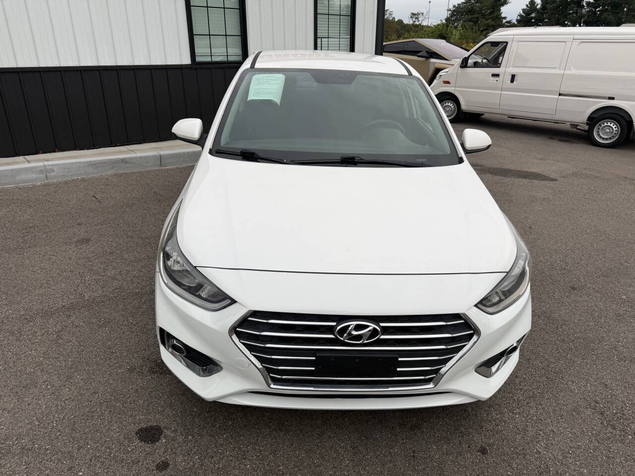 Used 2021 Hyundai Accent SEL FWD image 3