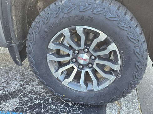 Used 2023 GMC Sierra 1500 AT4 w/ AT4 Premium Package image 15