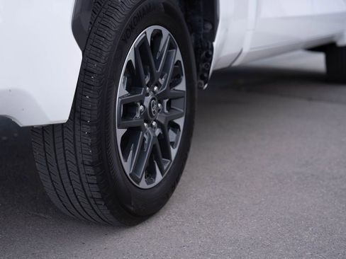Used 2025 Toyota Tundra Limited AWD/4WD image 9
