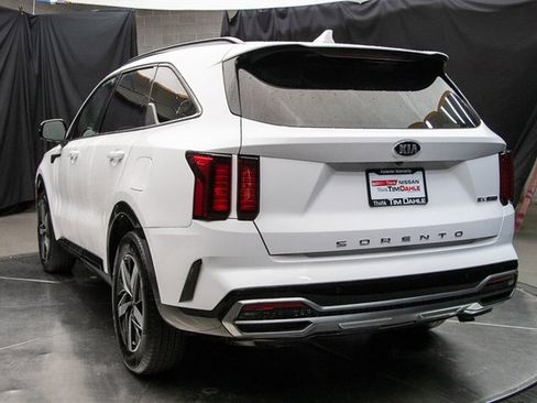 Used 2021 Kia Sorento EX image 10