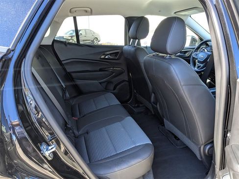 Used 2025 Chevrolet Trax LT w/ LT Convenience Package image 29