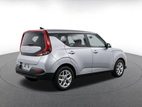 Used 2025 Kia Soul LX w/ LX Technology Package FWD image 9