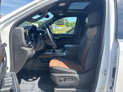 Used 2024 Chevrolet Silverado 1500 High Country w/ Technology Package AWD/4WD image 13
