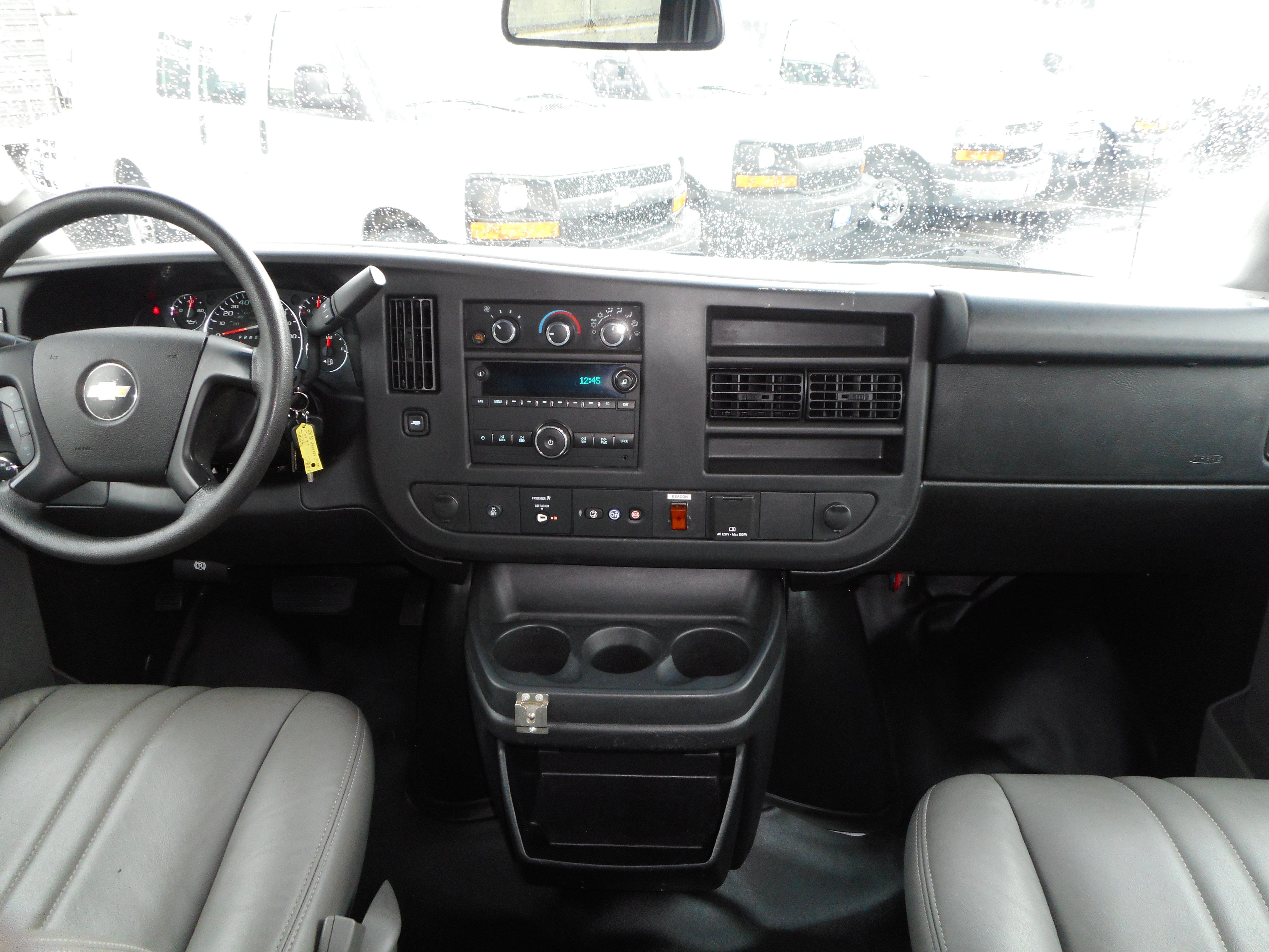 Used 2016 Chevrolet Express 2500 RWD image 21