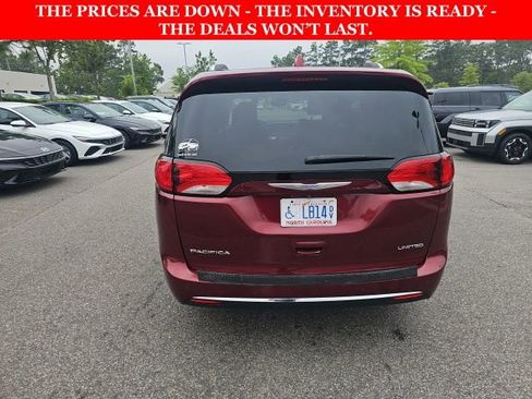 Used 2018 Chrysler Pacifica Limited w/ Advanced Safetytec Group FWD image 13