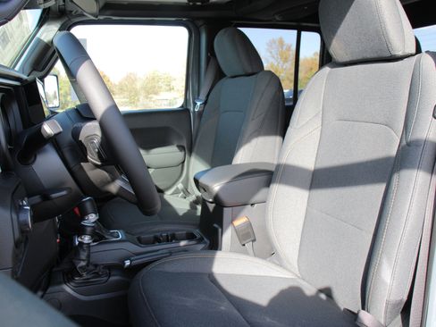 New 2026 Jeep Gladiator Sport AWD/4WD image 5