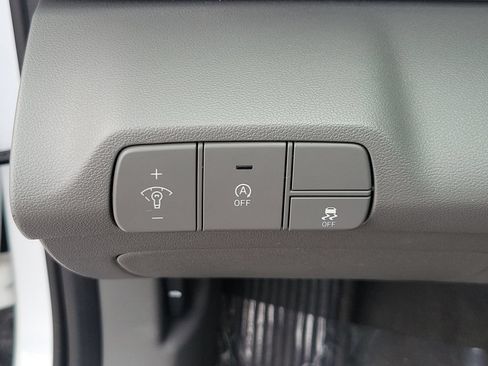 Used 2024 Hyundai Elantra SE FWD image 29
