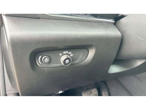 Used 2023 Chevrolet Traverse LT image 21