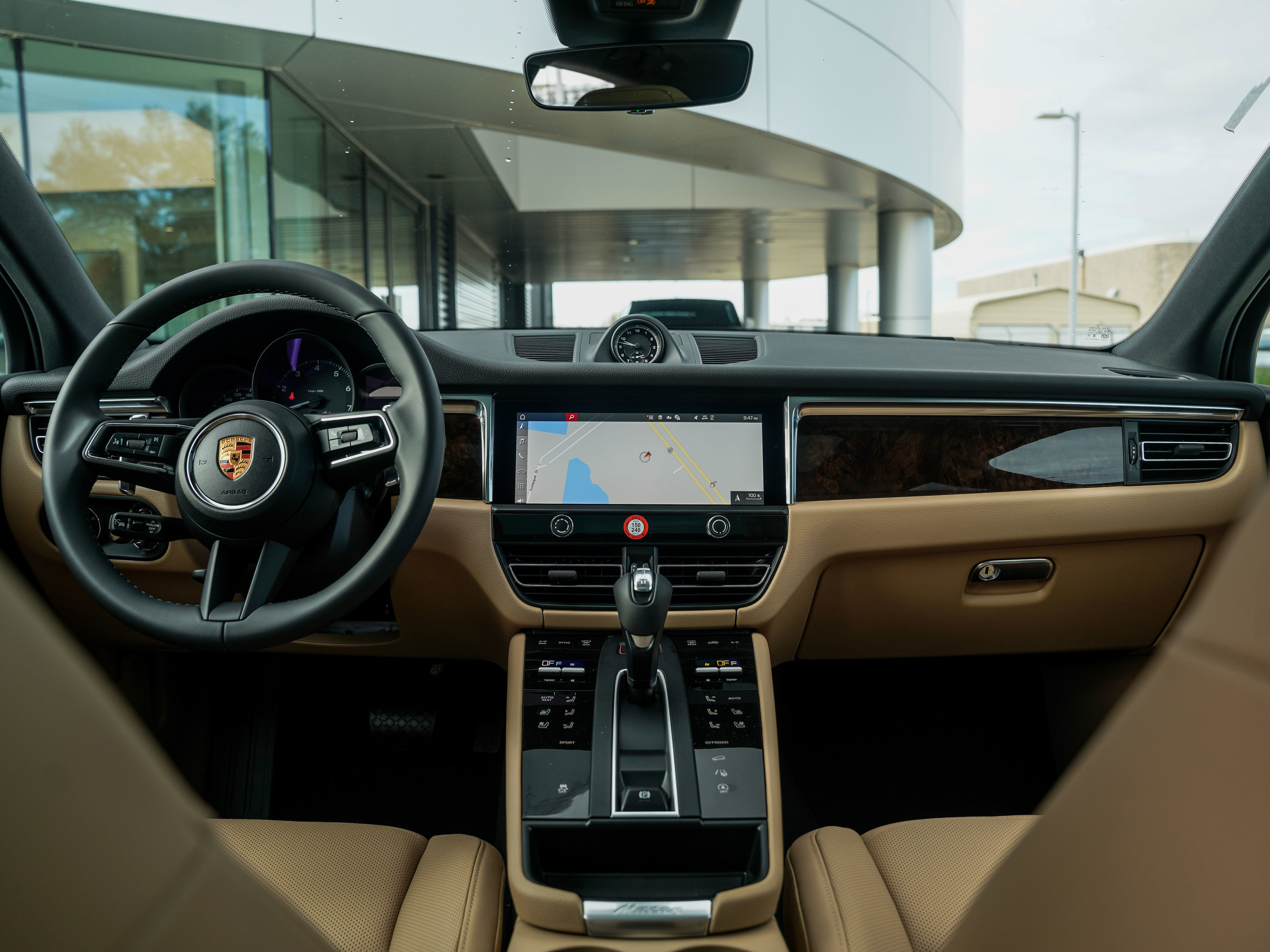 Certified 2026 Porsche Macan AWD/4WD image 23